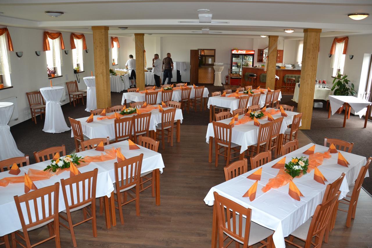 Hotel Golf Bitozeves エクステリア 写真